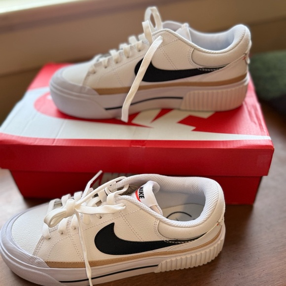 Nike leather platform court shoe, 7.5 - Picture 7 of 7